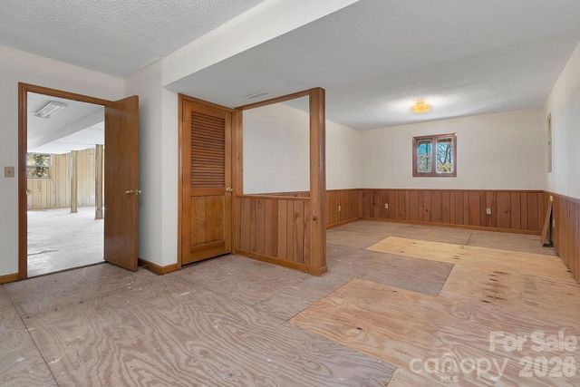 416 Kanasgowa Drive, Brevard, NC 28712