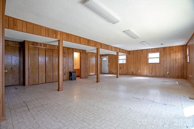 416 Kanasgowa Drive, Brevard, NC 28712