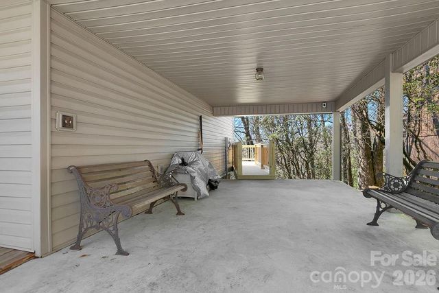 416 Kanasgowa Drive, Brevard, NC 28712