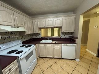 10865 SW 112th Ave 105, Miami, FL 33176