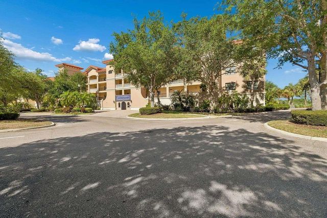 7702 LAKE VISTA COURT 202, Lakewood Ranch, FL 34202