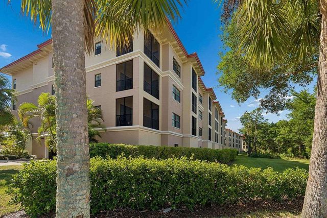 7702 LAKE VISTA COURT 202, Lakewood Ranch, FL 34202