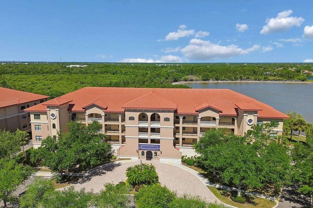 7702 LAKE VISTA COURT 202, Lakewood Ranch, FL 34202
