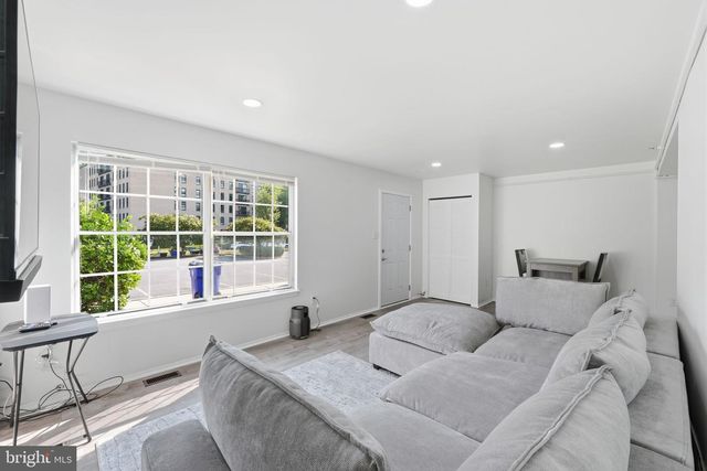 4805 BERWYN HOUSE RD, College Park, MD 20740