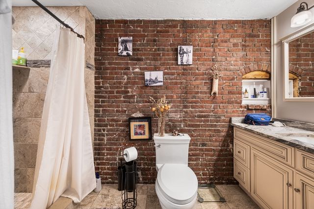 228 Havre St 3, Boston, MA 02128