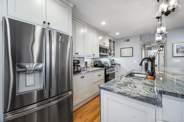 228 Havre St 3, Boston, MA 02128