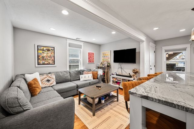 228 Havre St 3, Boston, MA 02128