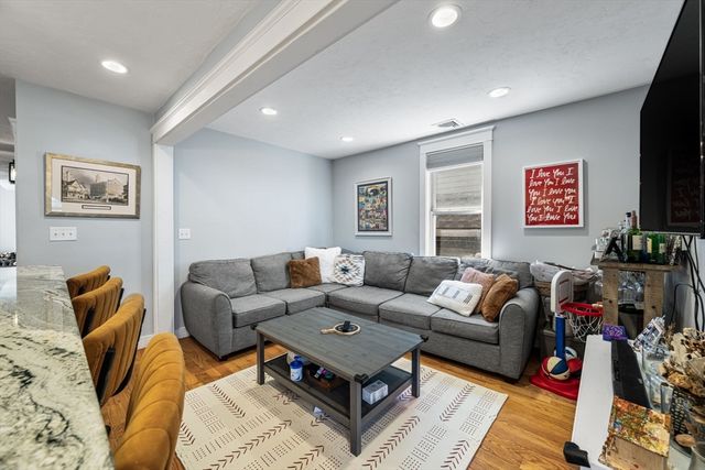 228 Havre St 3, Boston, MA 02128