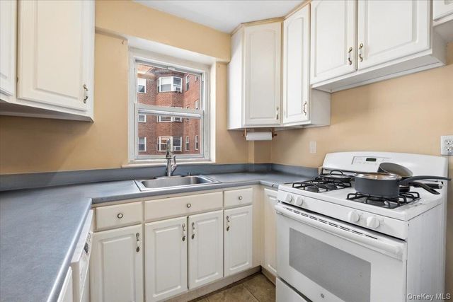 235 Garth Road C4E, Scarsdale, NY 10583