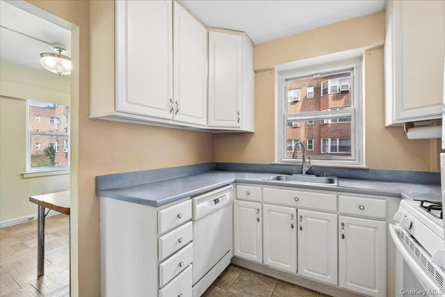 235 Garth Road C4E, Scarsdale, NY 10583
