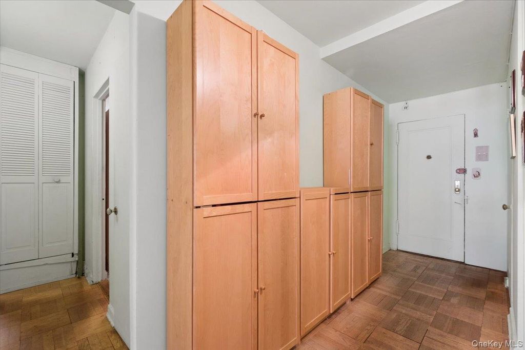 235 Garth Road C4E, Scarsdale, NY 10583 — photo 5