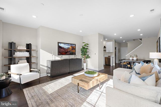 152 LEONA STEWART, Pennington, NJ 08534