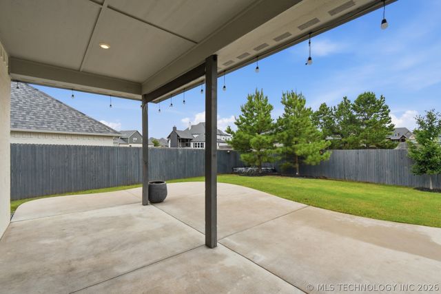 424 E 126th Street S, Jenks, OK 74037