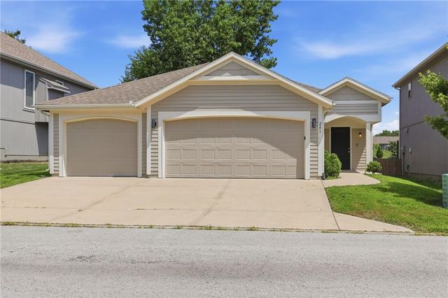 241 Jenny Lane, Raymore, MO 64083
