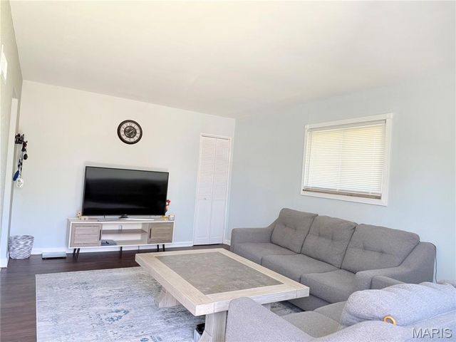 9907 Erie Drive, St Louis, MO 63125