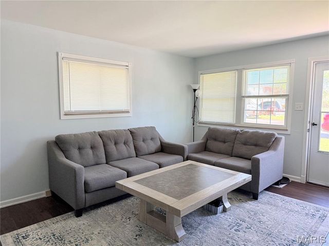 9907 Erie Drive, St Louis, MO 63125
