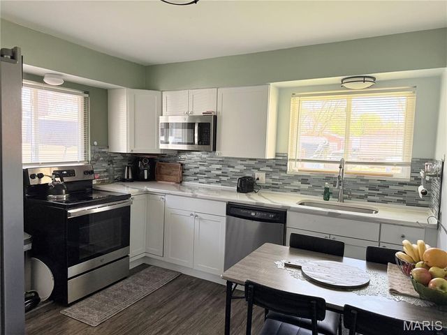 9907 Erie Drive, St Louis, MO 63125
