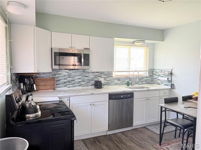 9907 Erie Drive, St Louis, MO 63125