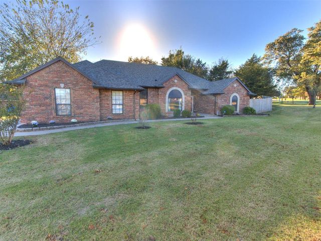882 Oakley Drive, Blanchard, OK 73010