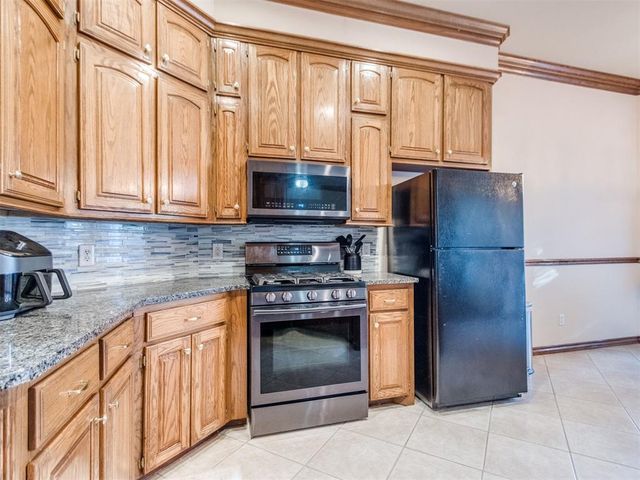 882 Oakley Drive, Blanchard, OK 73010