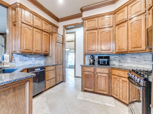 882 Oakley Drive, Blanchard, OK 73010