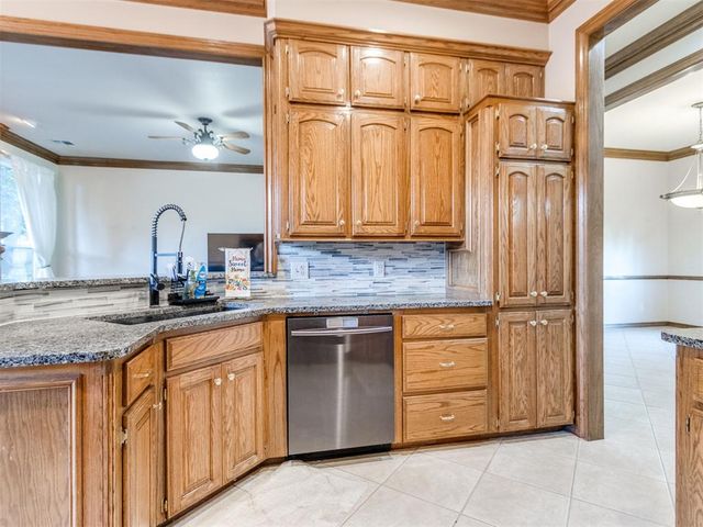 882 Oakley Drive, Blanchard, OK 73010