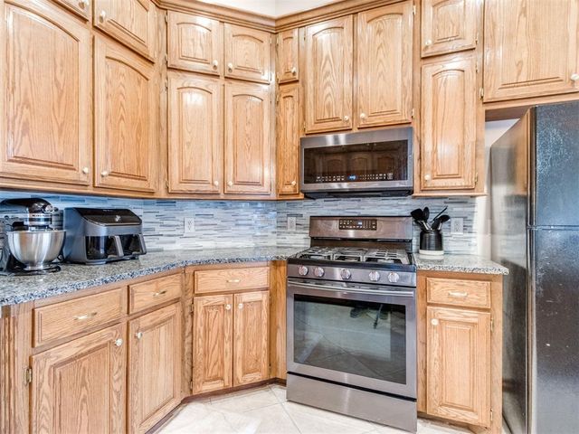 882 Oakley Drive, Blanchard, OK 73010