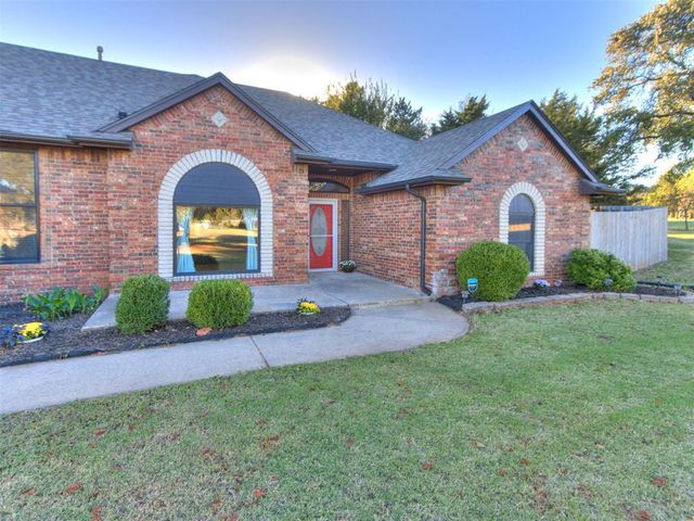 882 Oakley Drive, Blanchard, OK 73010