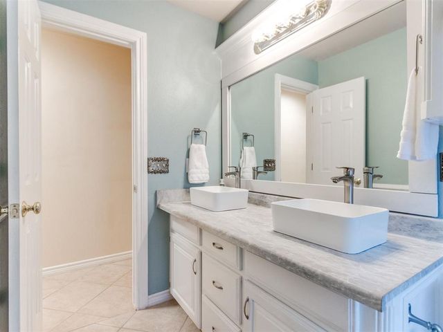 882 Oakley Drive, Blanchard, OK 73010