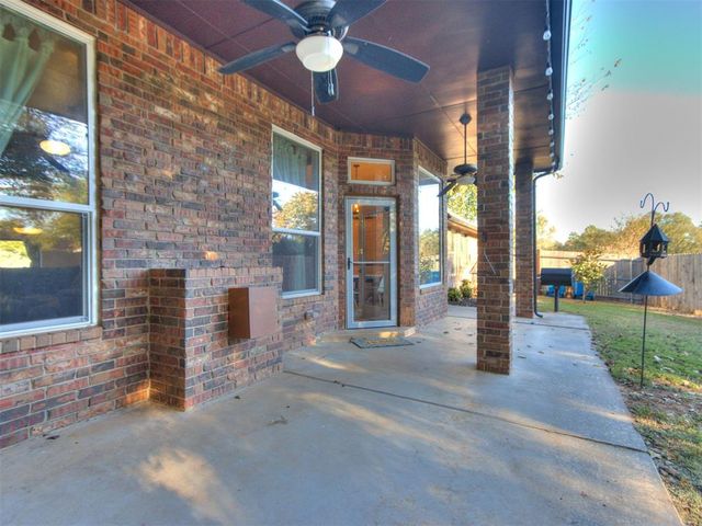 882 Oakley Drive, Blanchard, OK 73010