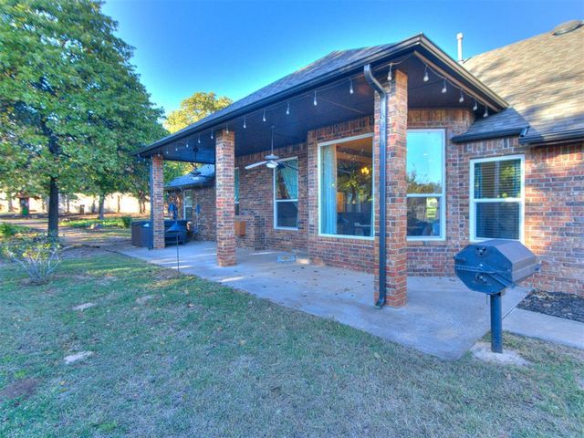 882 Oakley Drive, Blanchard, OK 73010