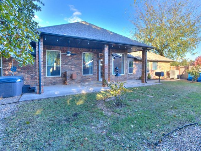 882 Oakley Drive, Blanchard, OK 73010