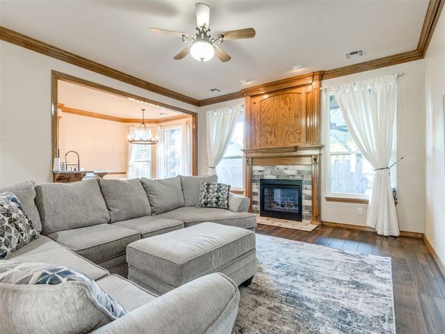 882 Oakley Drive, Blanchard, OK 73010