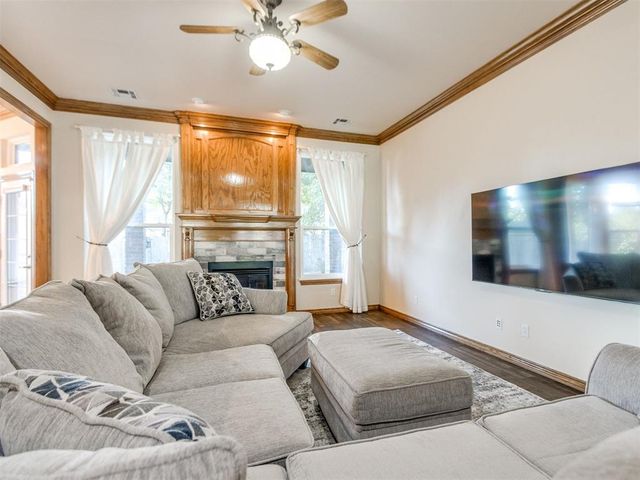 882 Oakley Drive, Blanchard, OK 73010