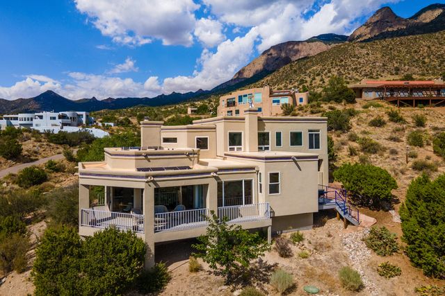 37 Tierra Monte Street NE, Albuquerque, NM 87122