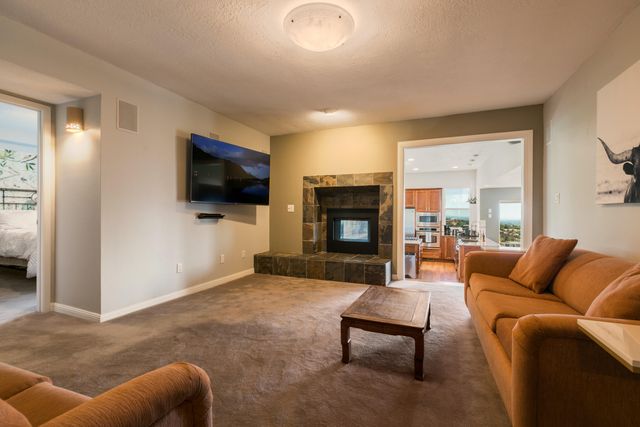 37 Tierra Monte Street NE, Albuquerque, NM 87122