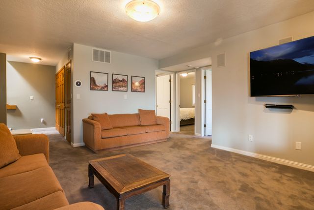 37 Tierra Monte Street NE, Albuquerque, NM 87122