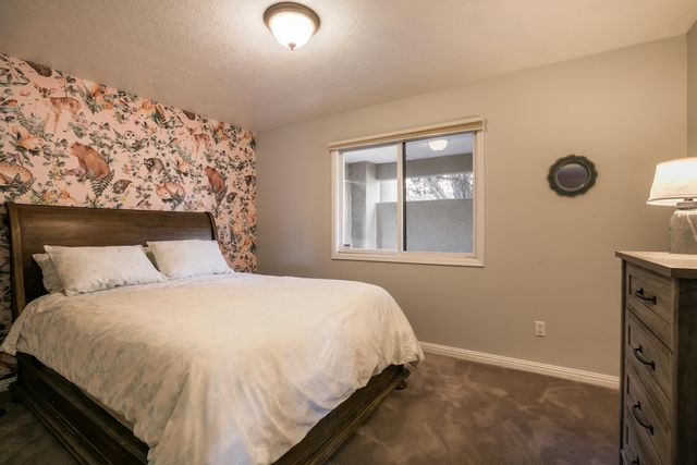 37 Tierra Monte Street NE, Albuquerque, NM 87122