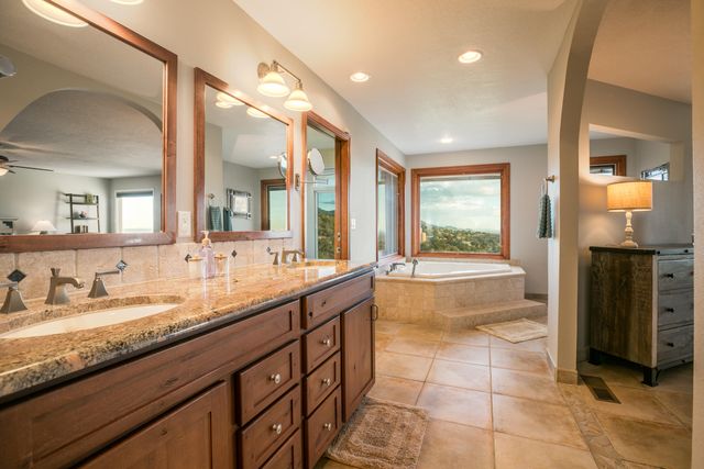 37 Tierra Monte Street NE, Albuquerque, NM 87122