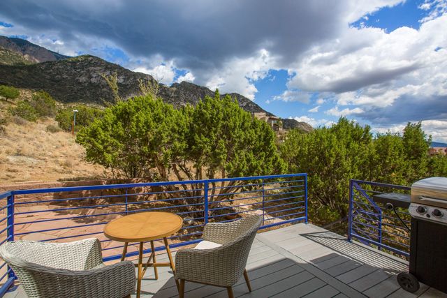 37 Tierra Monte Street NE, Albuquerque, NM 87122