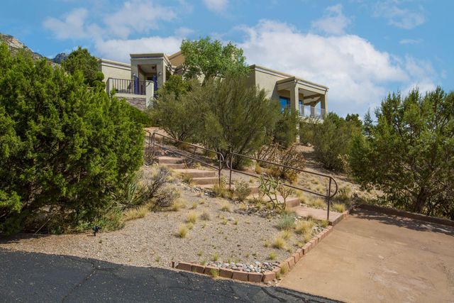 37 Tierra Monte Street NE, Albuquerque, NM 87122