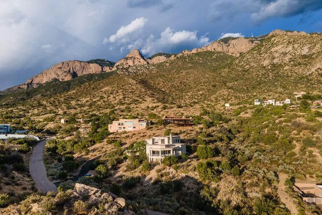 37 Tierra Monte Street NE, Albuquerque, NM 87122