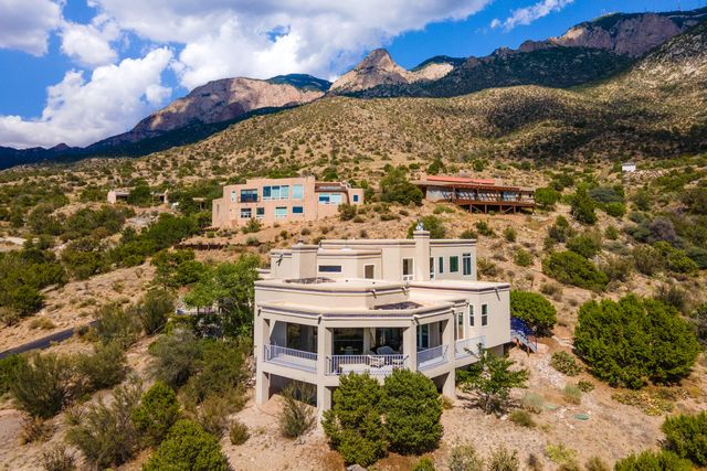 37 Tierra Monte Street NE, Albuquerque, NM 87122