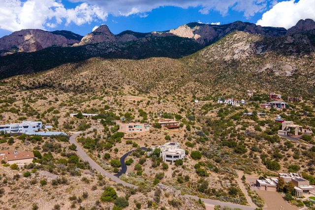 37 Tierra Monte Street NE, Albuquerque, NM 87122