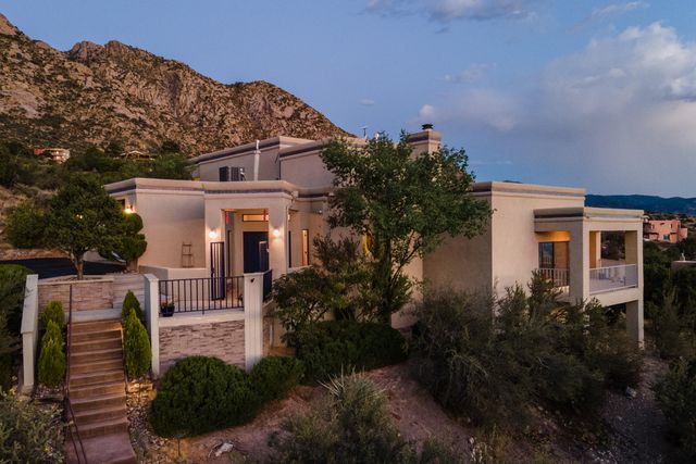 37 Tierra Monte Street NE, Albuquerque, NM 87122