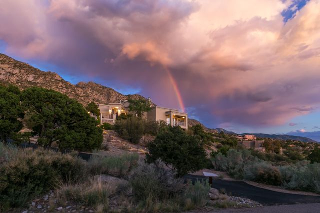 37 Tierra Monte Street NE, Albuquerque, NM 87122