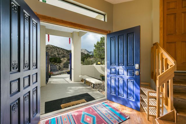 37 Tierra Monte Street NE, Albuquerque, NM 87122