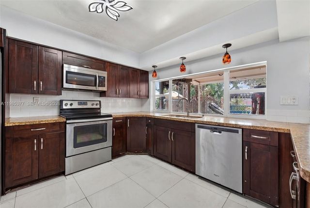 20211 NW 4th Ave, Miami Gardens, FL 33169