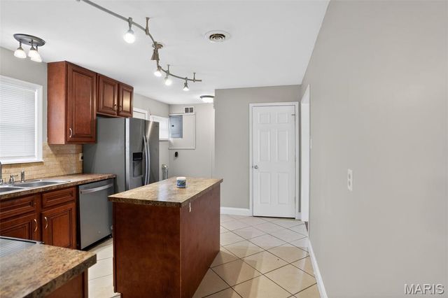 25 Jane Court, Maryland Heights, MO 63043