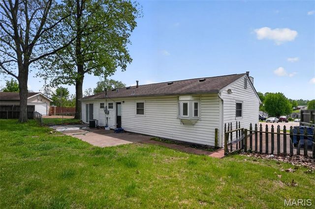 25 Jane Court, Maryland Heights, MO 63043
